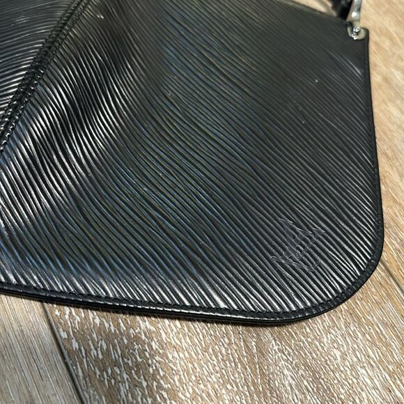 Louis Vuitton Demi Lune Pochette - Picture 3 of 11